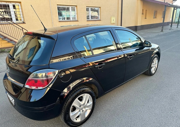 Opel Astra cena 16900 przebieg: 138000, rok produkcji 2010 z Brzozów małe 301